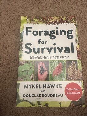 Foraging for Survival by Mykel Hawke & Douglas Boudreau - Green/White Cover